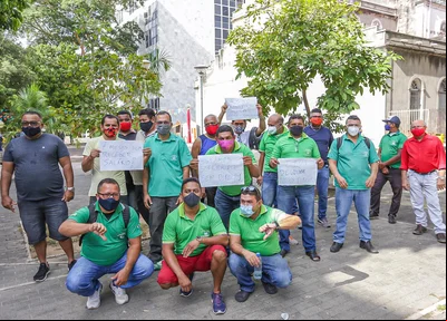 Trabalhadores do transporte realizam manifestação em Teresina
