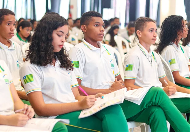 Escolas estaduais diversificam preparação dos estudantes para o Enem