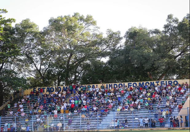 Partida ocorre no estádio Lindolfo Monteiro, em Teresina