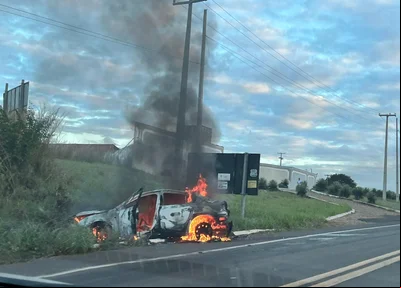 Carro pegou fogo na BR 343, em Piripiri