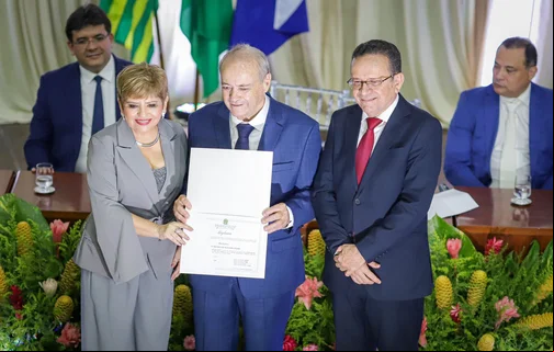 TRE-PI diploma prefeito eleito de Teresina Sílvio Mendes
