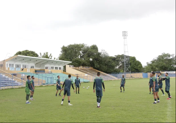 O Altos realizou suas atividades no estádio Lindolfo Monteiro