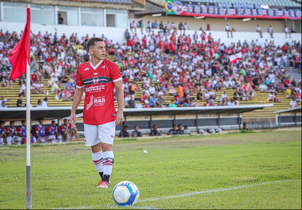 Cobrança de escanteio para o River