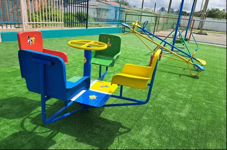 Parque infantil com brinquedos