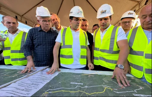 Rafael Fonteles e Leo Sobral visitam obras de recuperação da rodovia PI 240 no Sul do Piauí