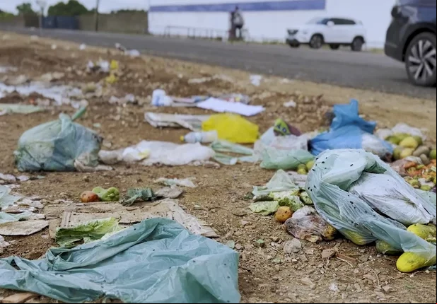 Lixão a céu aberto causa transtornos a moradores no Todos os Santos
