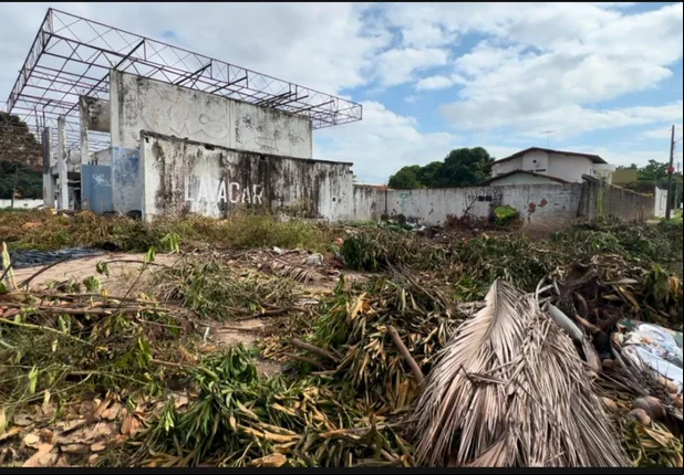 Acúmulo de lixo no bairro Morada do Sol causa transtornos aos moradores